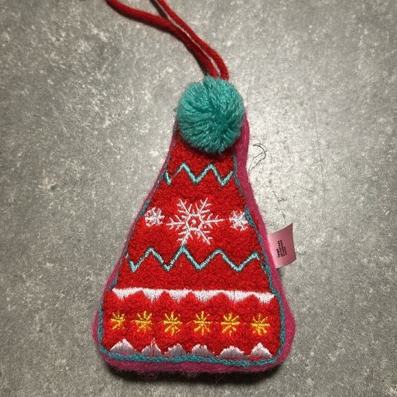 🎉HP🎉 Wondershop fuzzy winter hat ornament NWT - Picture 2 of 3